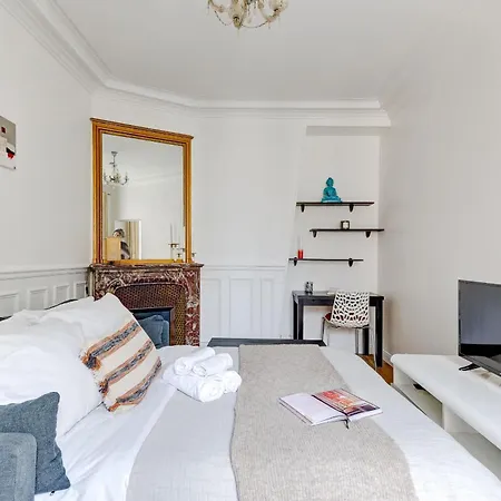 Bnbnova - Stylish 1br Steps From Le Marais & Montorgueil Apartment *